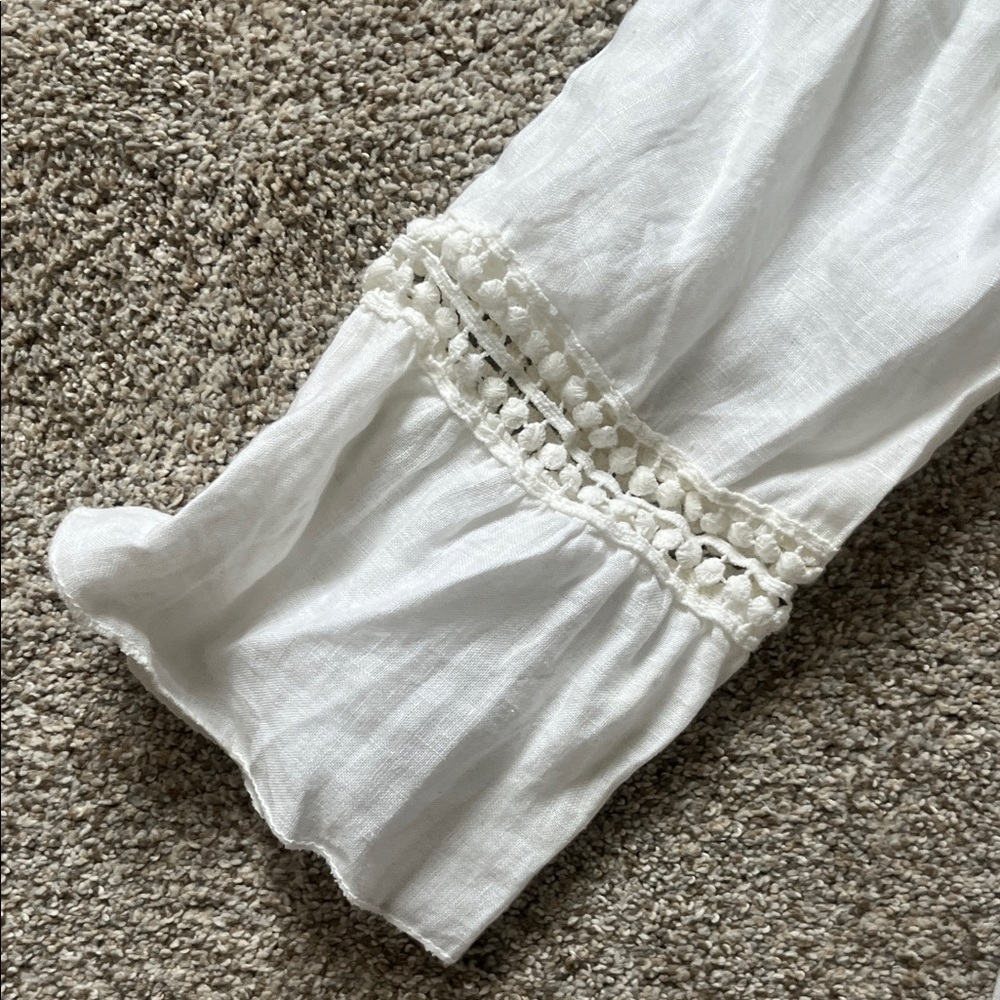 Chic White Blouse with Lace Detailing - Picture 3 of 3